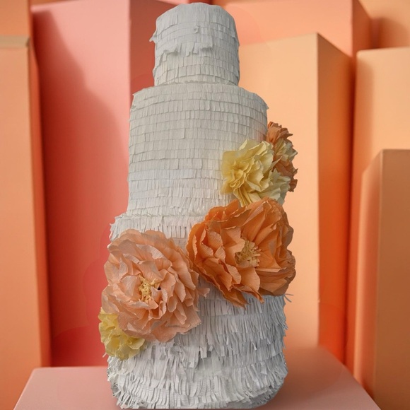 3’ Piñata Wedding Cake 🍰🪅 | Handmade Custom Design - Picture 6 of 10